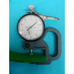 Thickness controller for felts